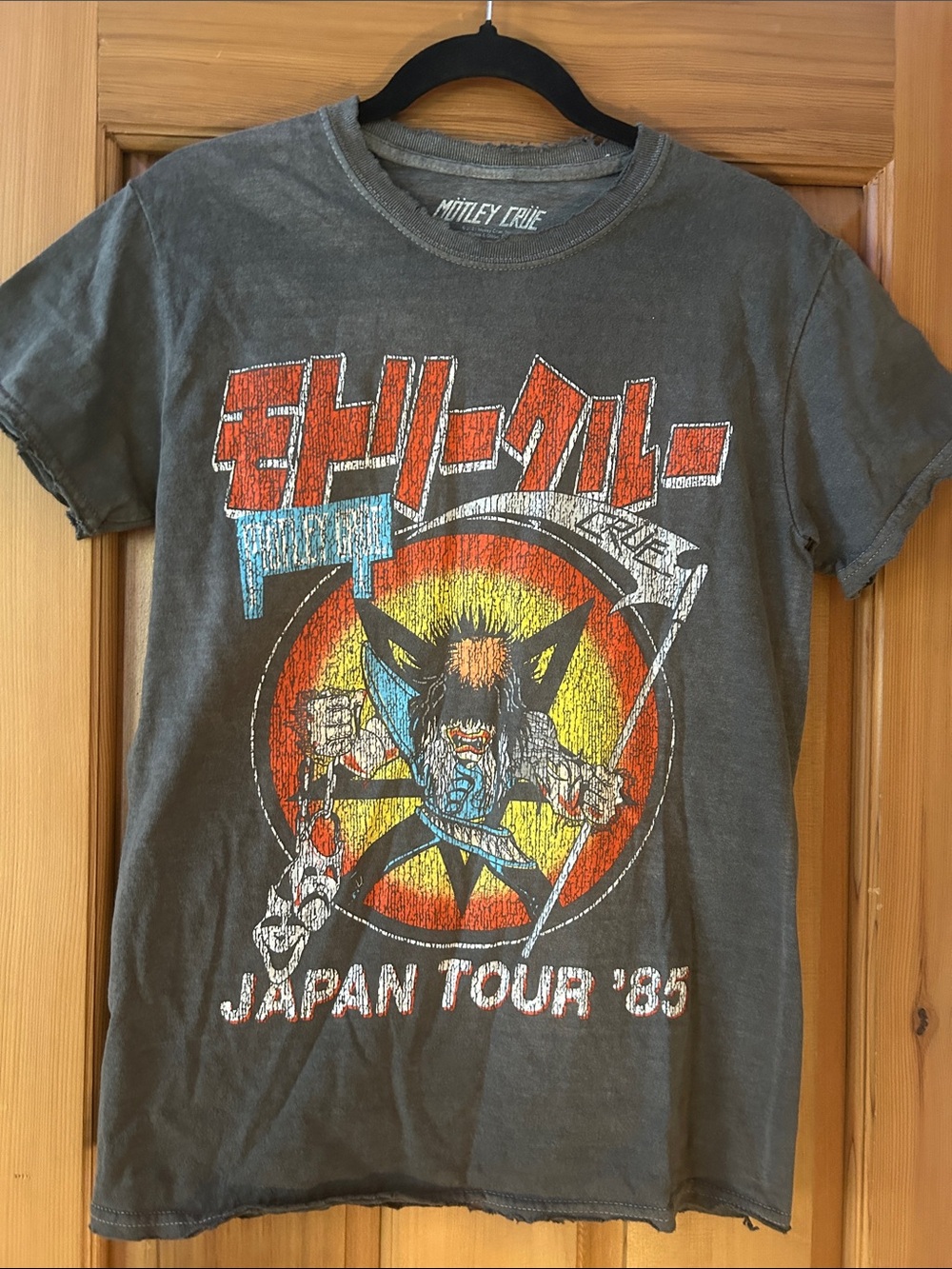 Motley Crue Men’s Japan Tour '85 Graphic Tee - Charcoal